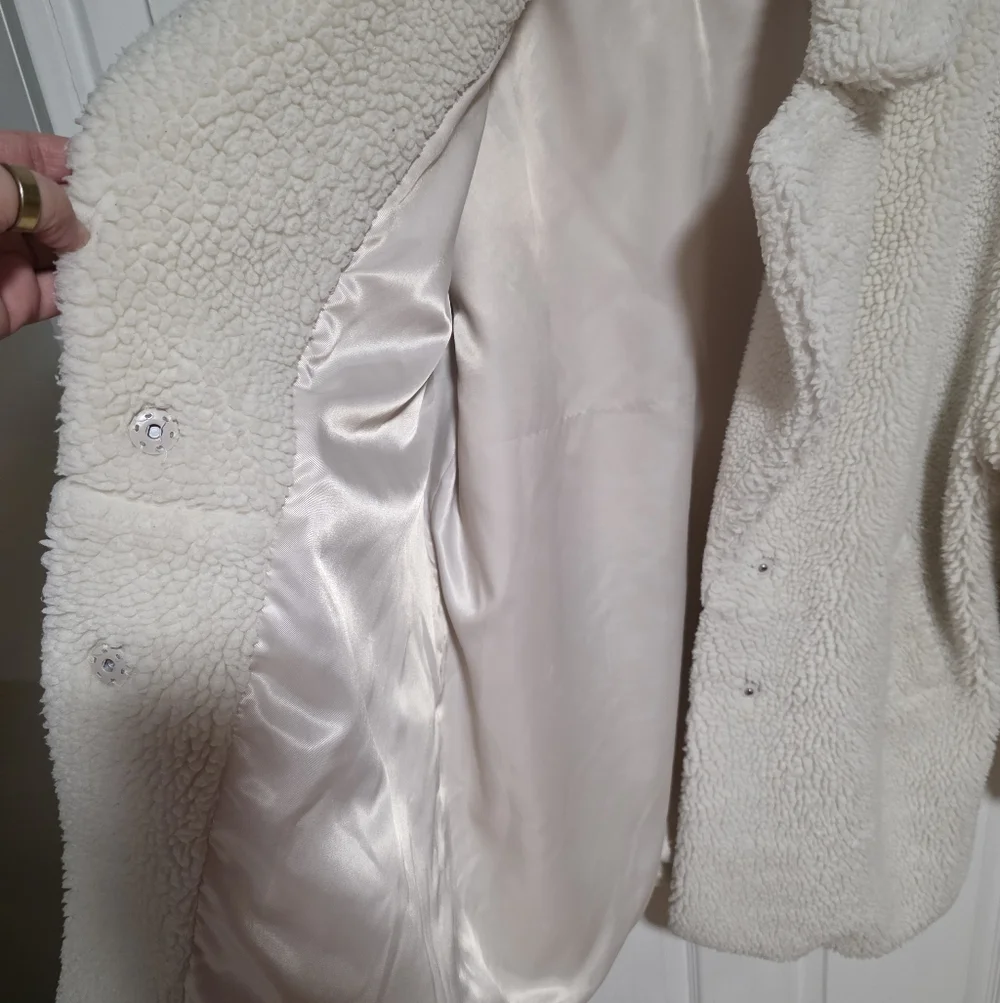 Abercrombie & Fitch Cream Teddy Jacket - Picture 2 of 6
